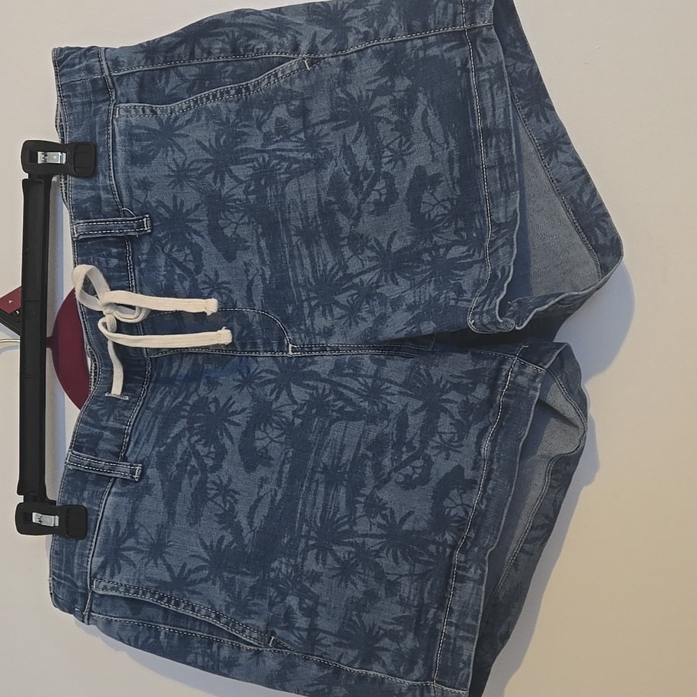 Torrid Stretch Shorts Size 0 Large